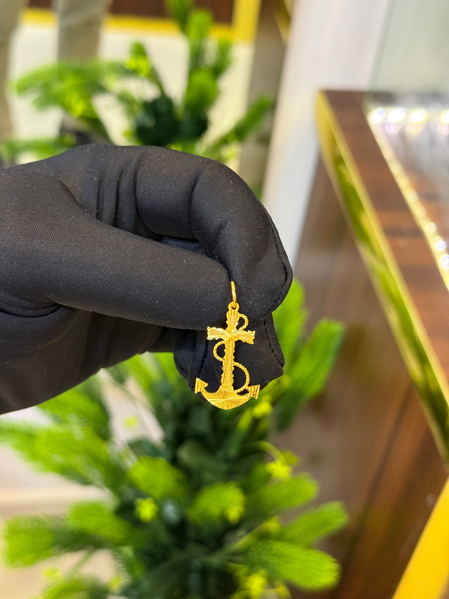 22-karat Anchor Pendant