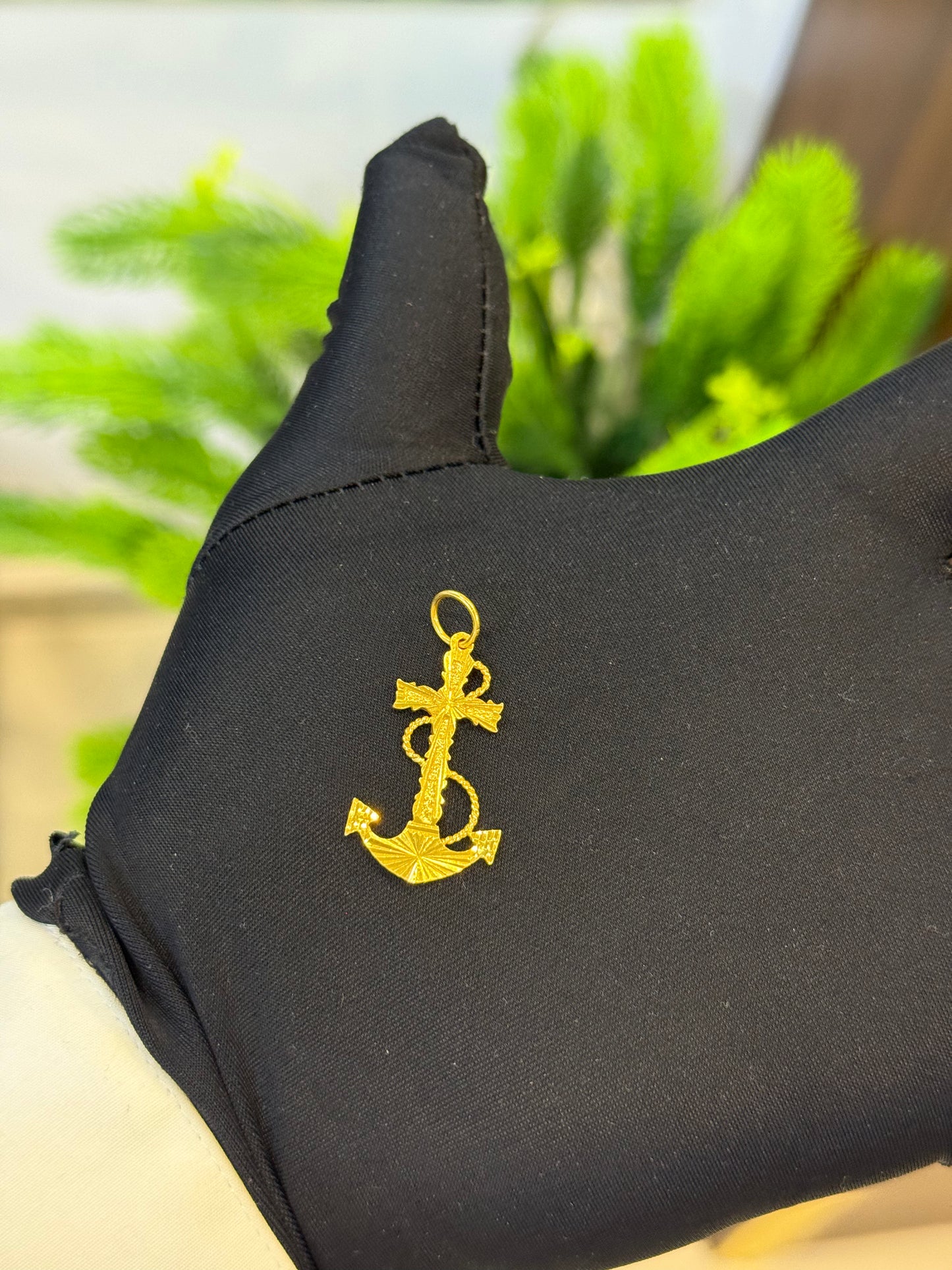 22-karat Anchor Pendant