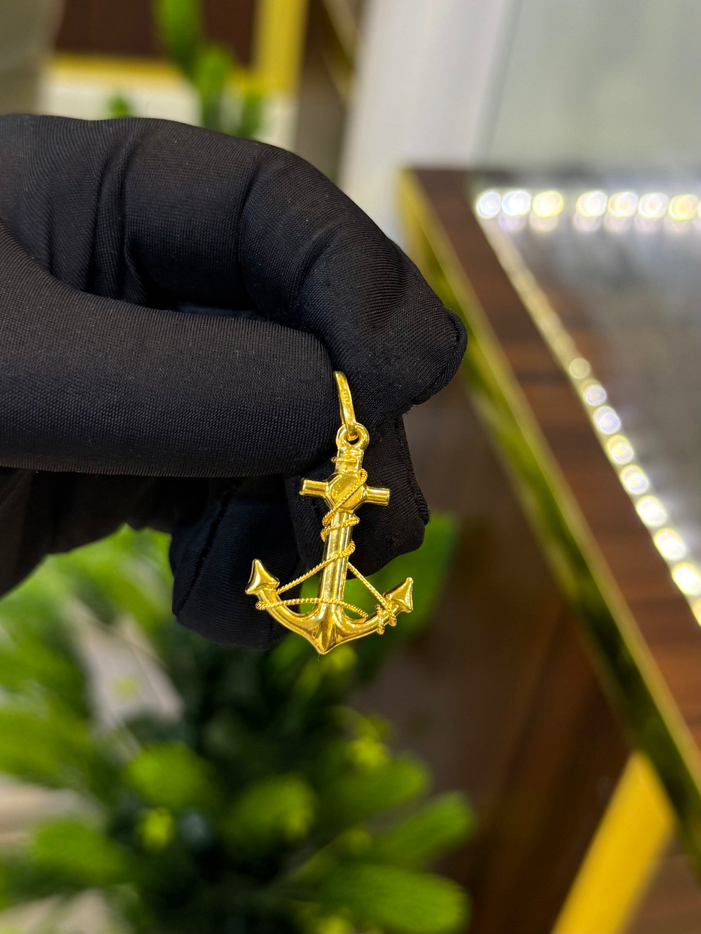 22-karat Anchor Pendant