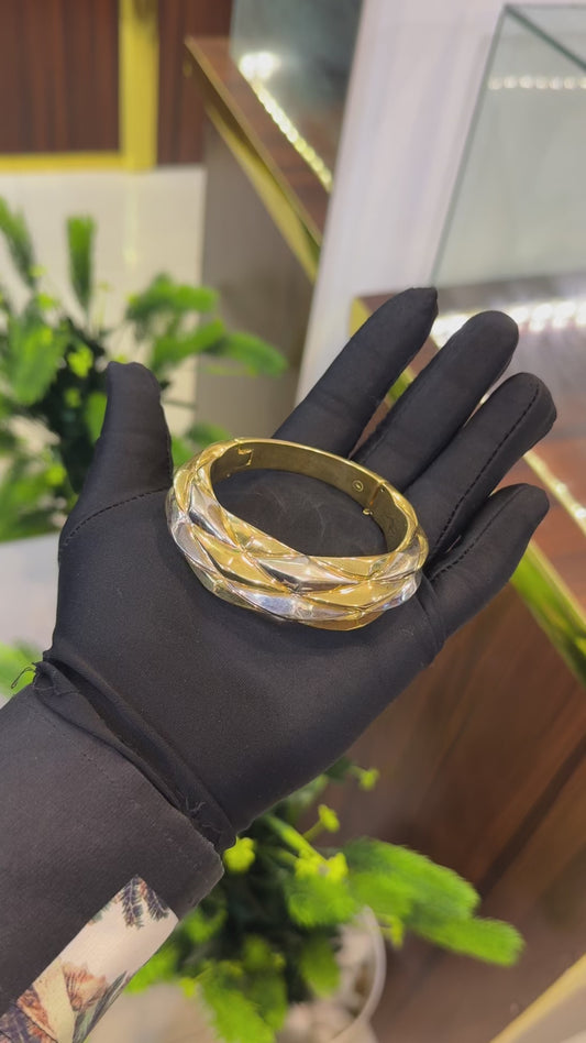 18-Karat Bangle