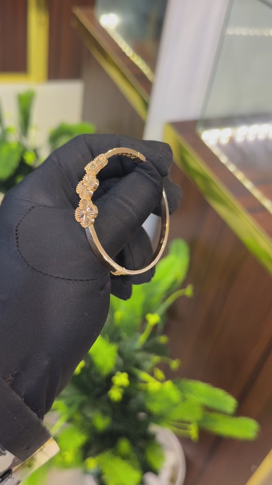 18-Karat Bangle