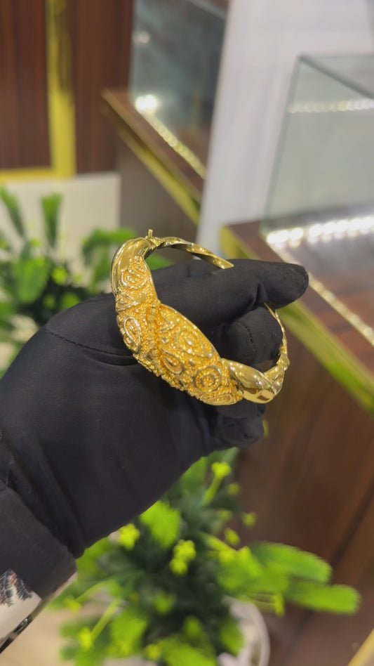 18-Karat Bangle