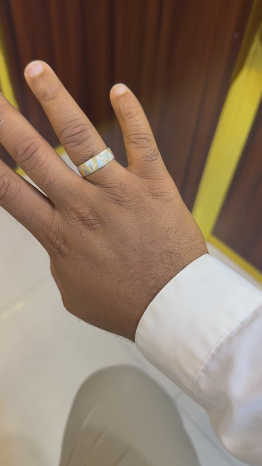 18-Karat Men's Wedding Band