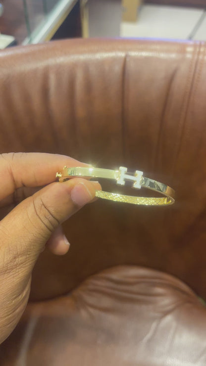 18-Karat Bangle